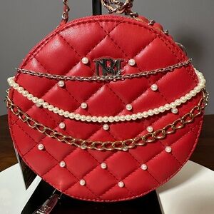 Badgley Mischka Round Quilted bag w/ silver & gold tone hardware with faux pearl